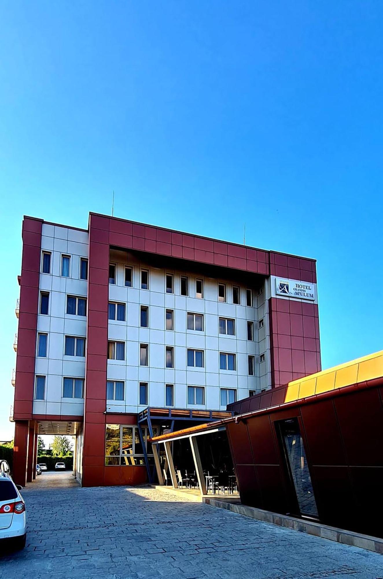 Hotel Grandis Apulum Mioveni Exterior photo