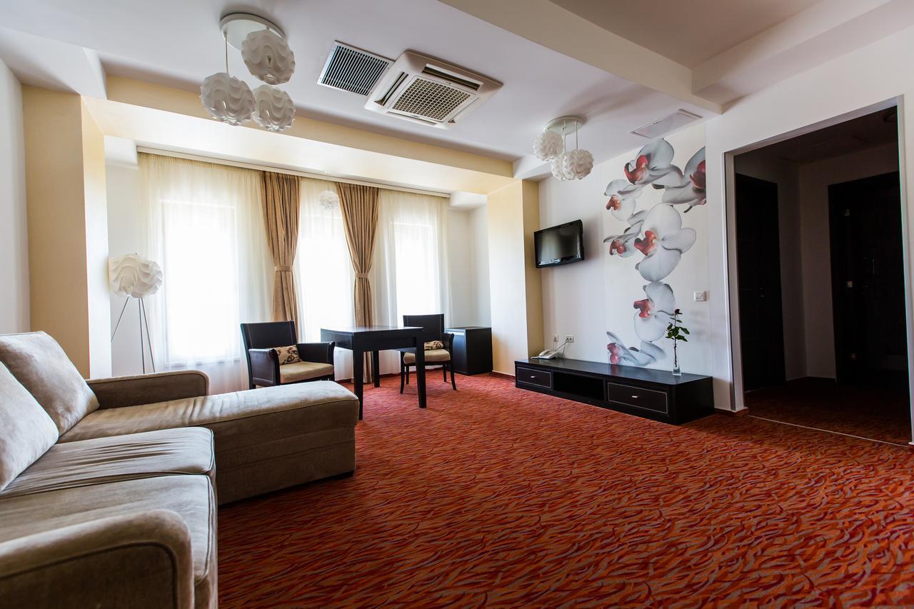 Hotel Grandis Apulum Mioveni Exterior photo