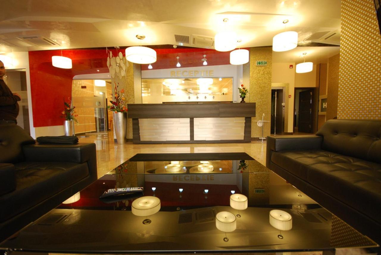 Hotel Grandis Apulum Mioveni Exterior photo